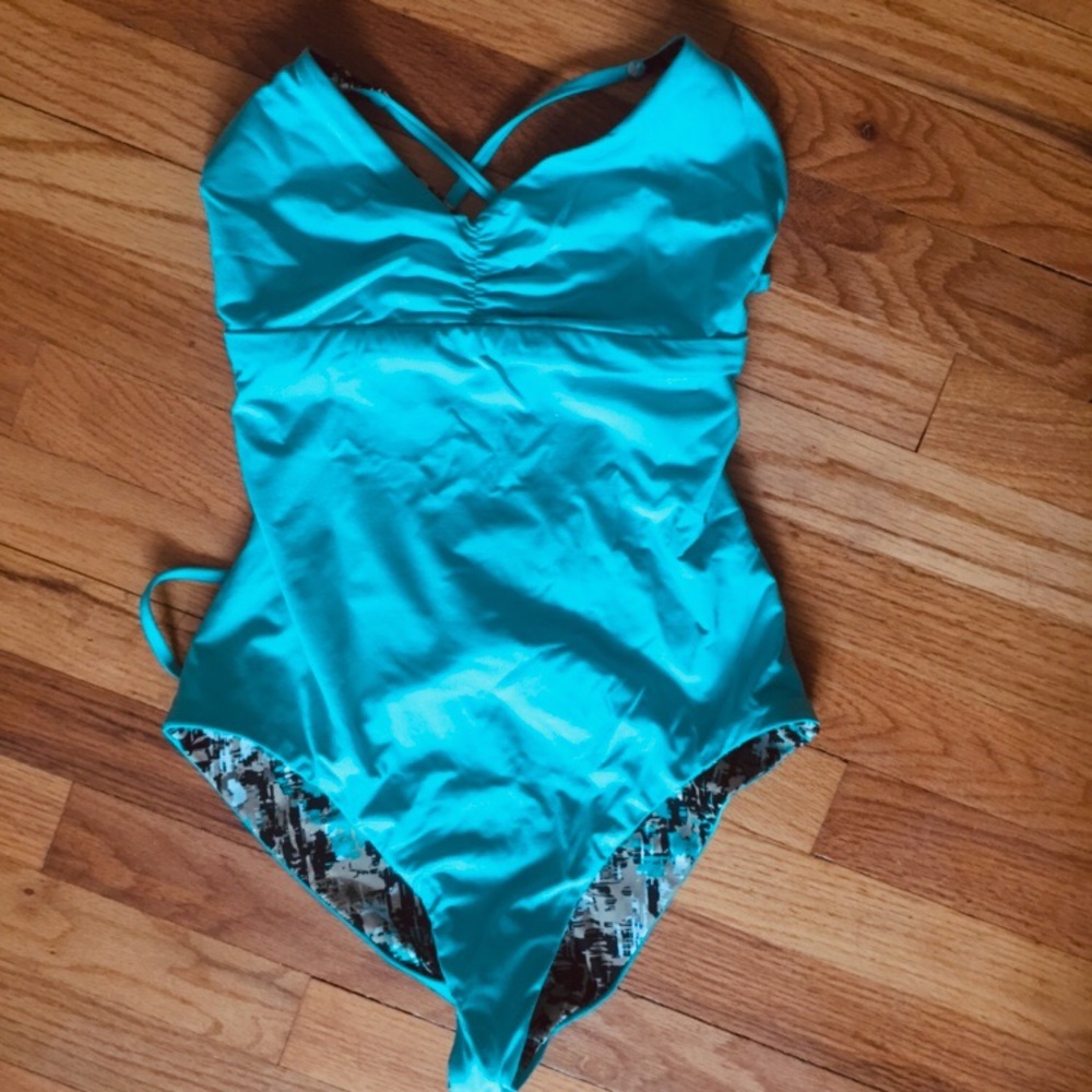 One Piece Reversible Strappy Swinsuit